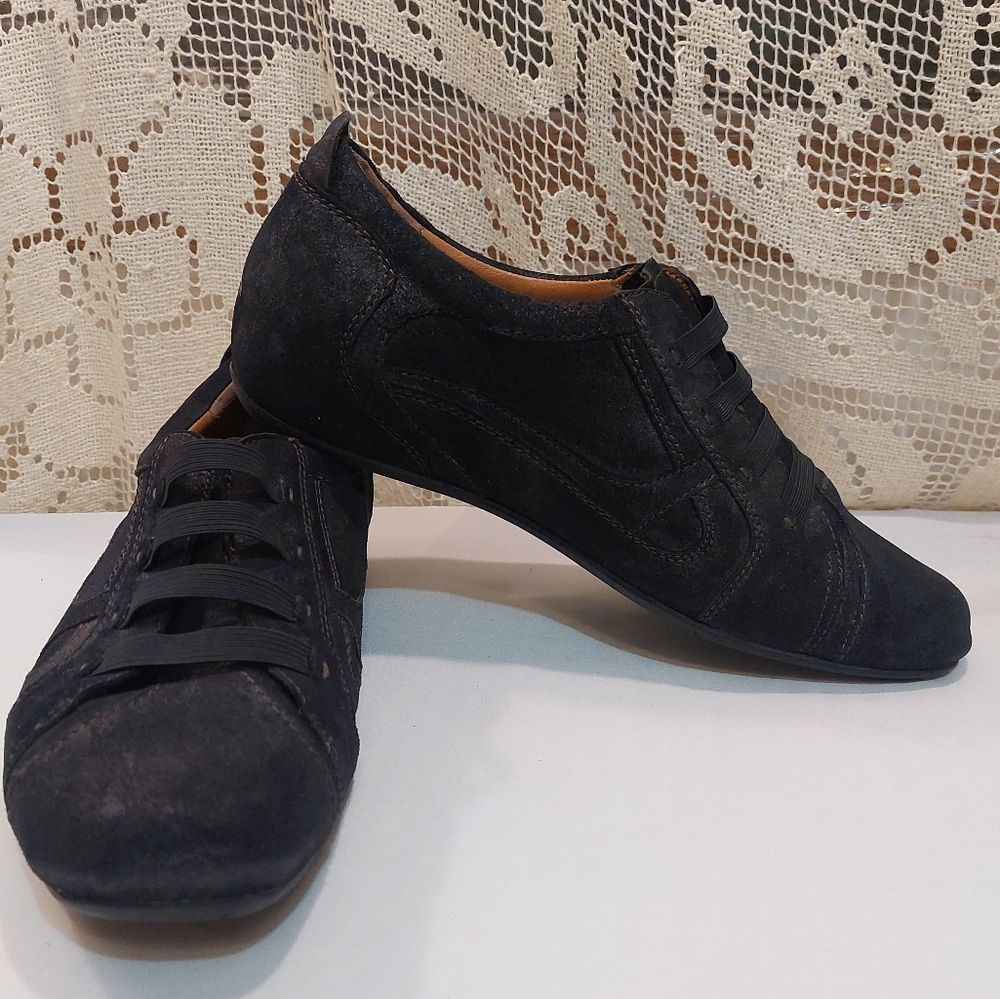 Earthies Black Leather Sneakers